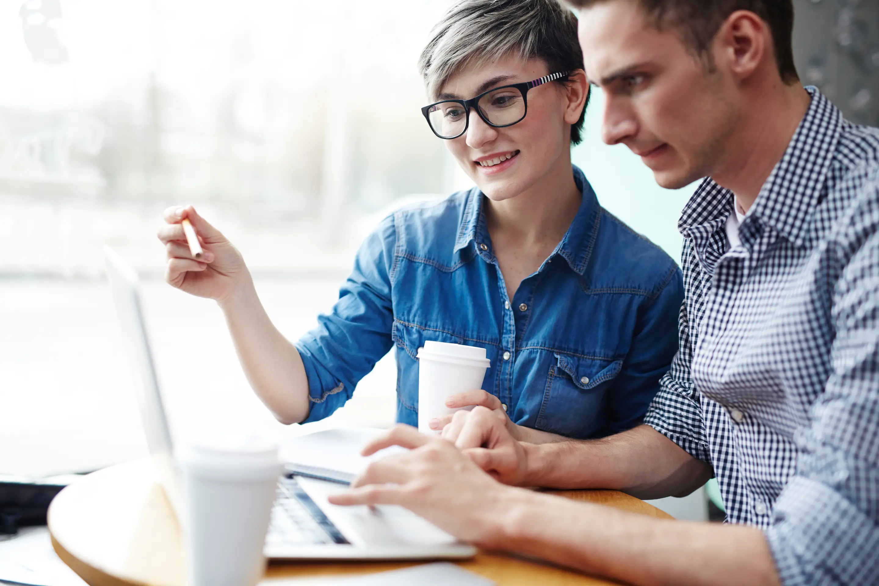 How does social proof influence our buying decisions? How does social proof influence our buying decisions?
