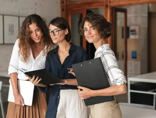 How do top retailers leverage Pinterest to boost holiday sales?