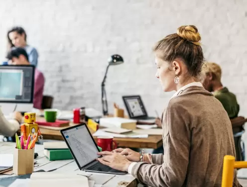 How can B2Bs effectively leverage LinkedIn for crisis communication and management?