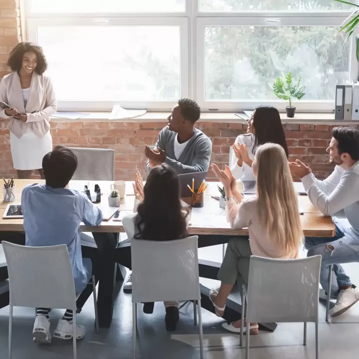 Hiç LinkedIn gönderilerini ücretsiz olarak nasıl zamanlayabileceğinizi merak ettiniz mi?