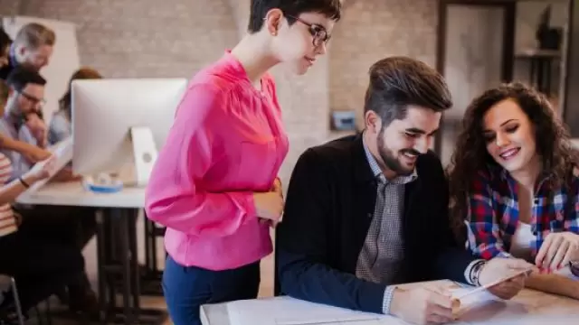 LinkedIn'de ücretsiz şekilde nasıl iş yayımlandığı aşağıdaki adımlarda belirtilmektedir;