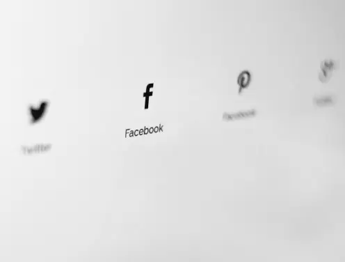 Sei sopraffatto dalla pubblicità sui social media e non sai quale piattaforma scegliere per la tua attività? Sei sopraffatto dalla pubblicità sui social media e non sai quale piattaforma scegliere per la tua attività?
