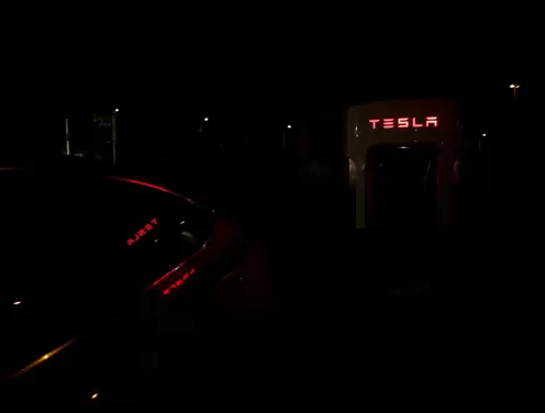 Как я экспортировал и анализировал твиты Илона Маска, чтобы найти настоящие рыночные взаимосвязи, которые обычно упускают из виду?