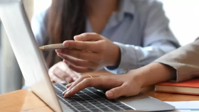 Use eye-catching images and videos Use eye-catching images and videos