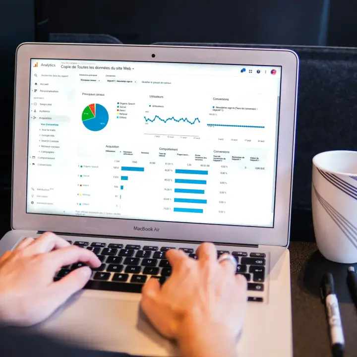 ¿Te cuesta encontrar el mejor software de marketing que realmente ayude a crecer tu pequeña empresa?