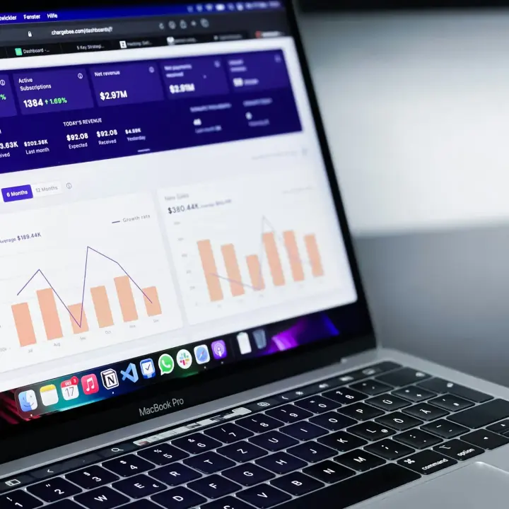 Neugierig auf CRM-Datenmigration? Entdecken Sie diesen Schritt-für-Schritt-Prozess für einen reibungslosen Systemwechsel!