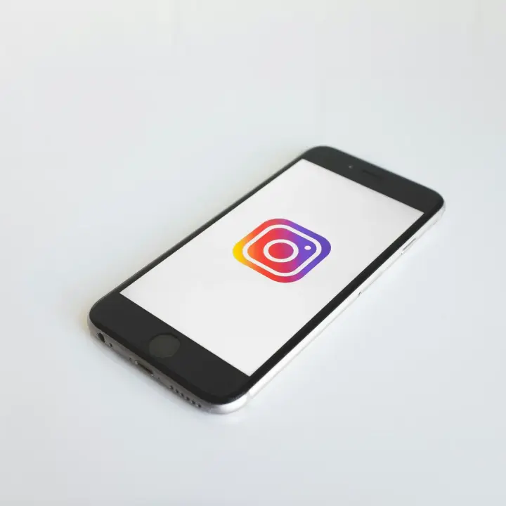 Have you tried posting Instagram panoramas without cropping?