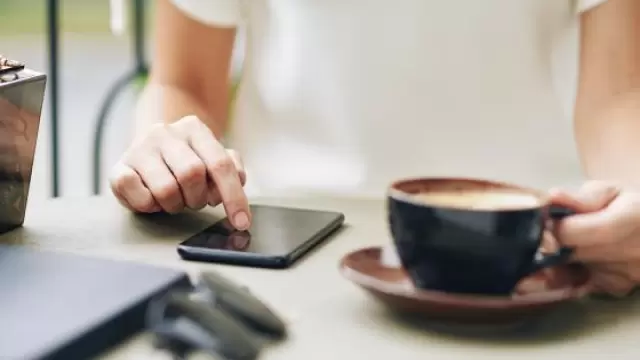 Bazen insanlar Facebook'taki karanlık gönderileri karanlık sosyal ile karıştırmaya eğilimliyken, bu iki terimin aslında pek ortak noktası yoktur. Da... Bazen insanlar Facebook'taki karanlık gönderileri karanlık sosyal ile karıştırmaya eğilimliyken, bu iki terimin aslında pek ortak noktası yoktur. Da...