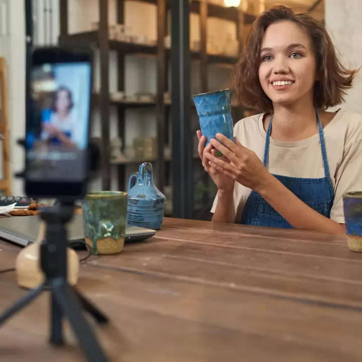 Social media videos: 8 tips to keep audiences watching!