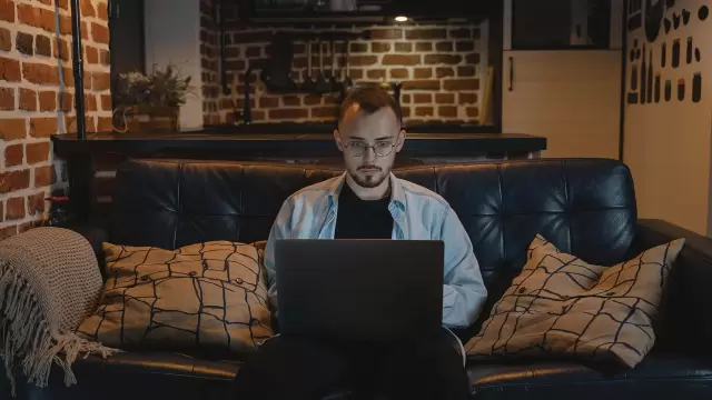 Gerektiğinde altyazı kullanın...