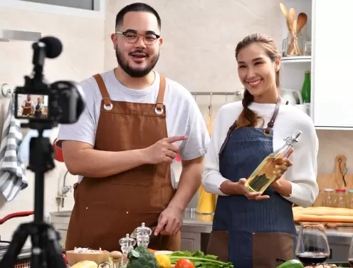 TikTok mu? YouTube mu? Küçük işletmeler için hangi platform daha iyi erişime sahip?