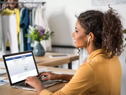 Loomly vs Hootsuite: Which social media management tool is right for your small business?