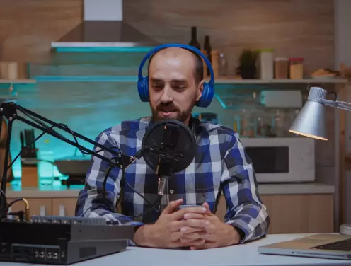 İşletmeniz için mükemmel sosyal medya yöneticisini nasıl seçeceğinizi merak ediyor musunuz?