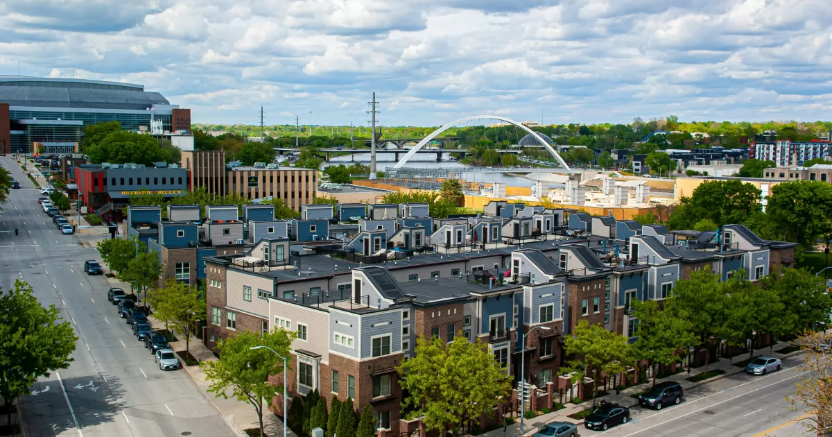 Welche sind die besten Zeiten, um in Social Media für 'Des Moines' zu posten?