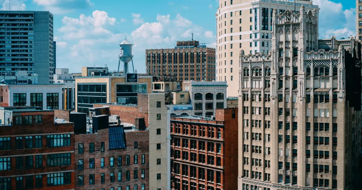 Wann sind die besten Zeiten, um in 'America/Detroit' Zeitzone auf Social Media zu posten?