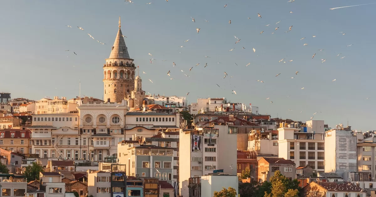 What are the best times to post on social media in Istanbul?
