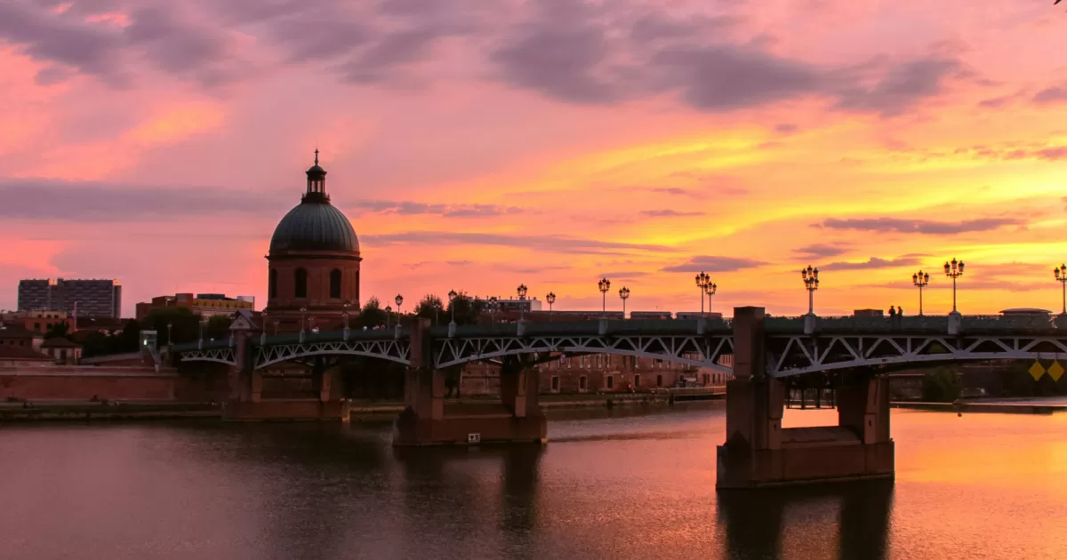 When is the best time to post on social media in Toulouse?